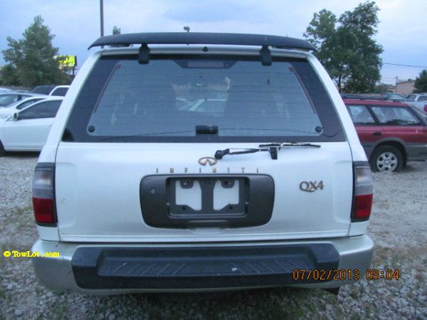 1998 Infiniti QX4 Base
