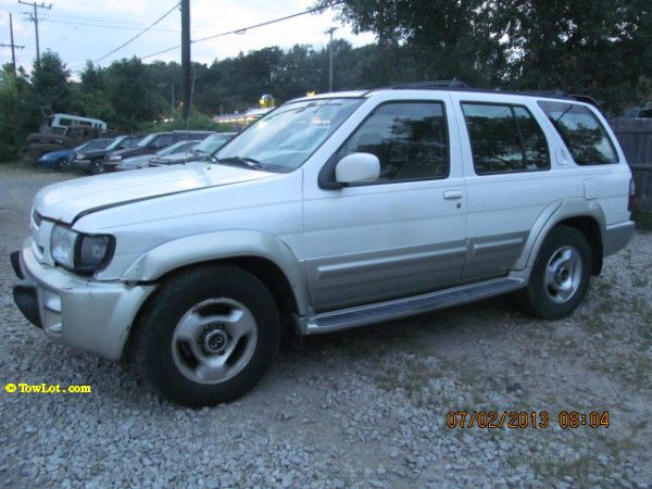 1998 Infiniti QX4 Base