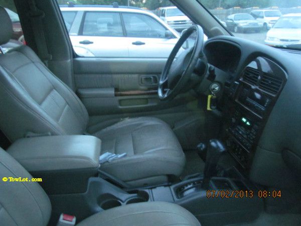 1998 Infiniti QX4 Base