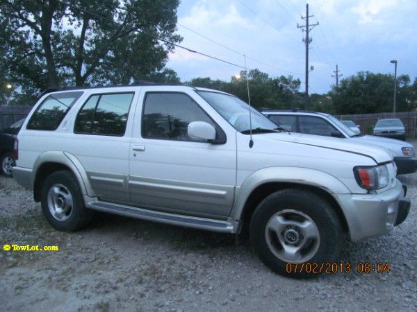 1998 Infiniti QX4 Base