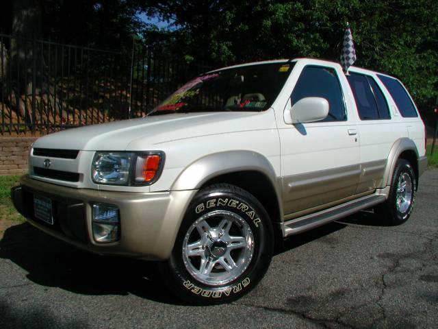 1999 Infiniti QX4 Base