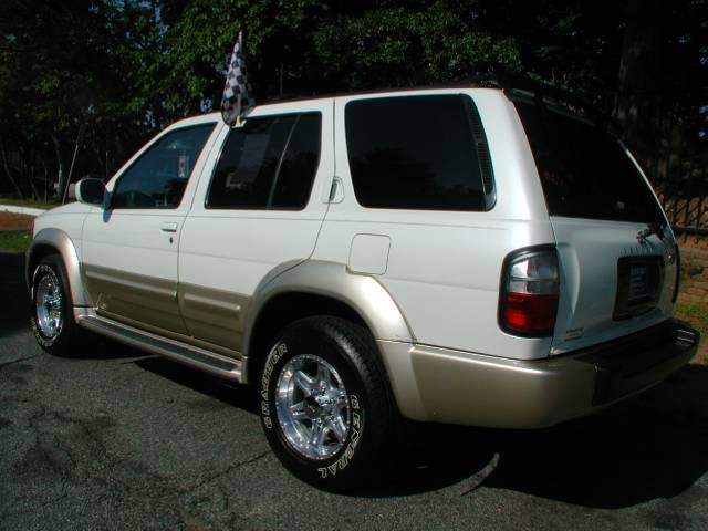 1999 Infiniti QX4 Base