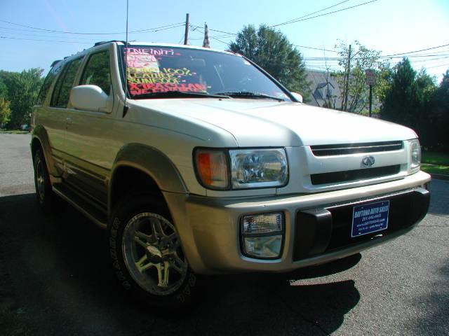 1999 Infiniti QX4 Base