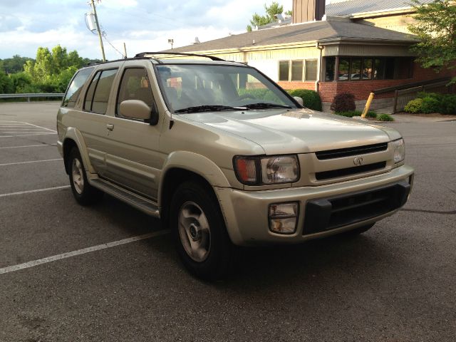 1999 Infiniti QX4 Base