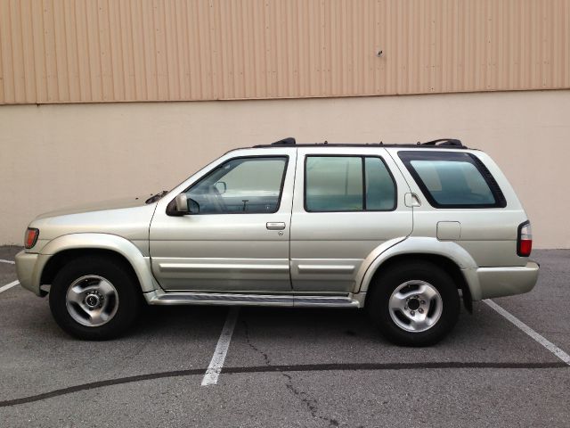 1999 Infiniti QX4 Base