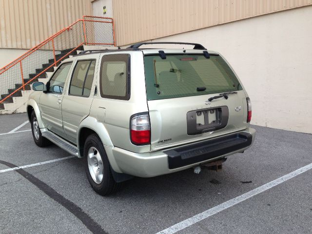 1999 Infiniti QX4 Base