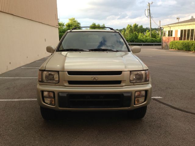 1999 Infiniti QX4 Base