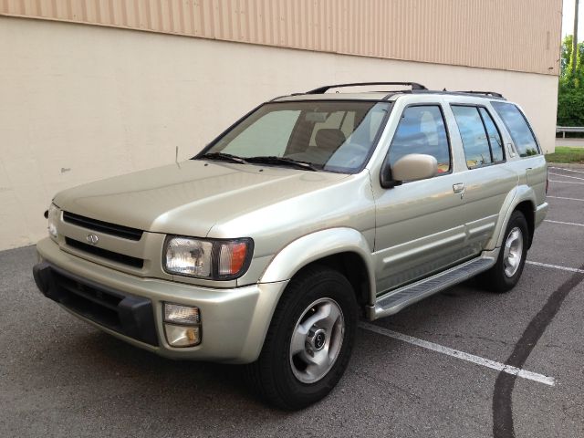 1999 Infiniti QX4 Base
