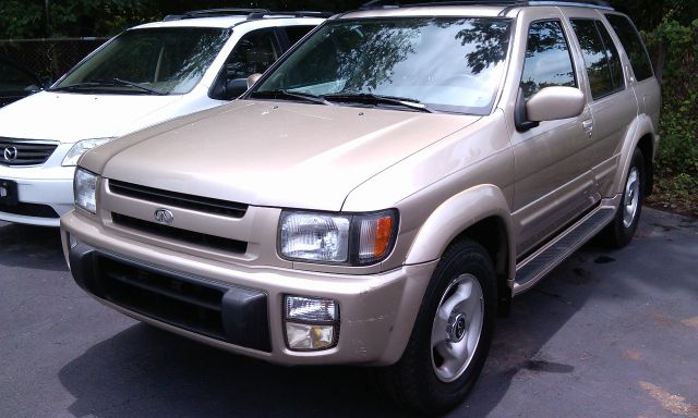 1999 Infiniti QX4 Base