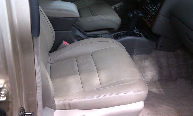 1999 Infiniti QX4 Base