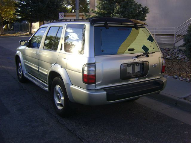 1999 Infiniti QX4 Base