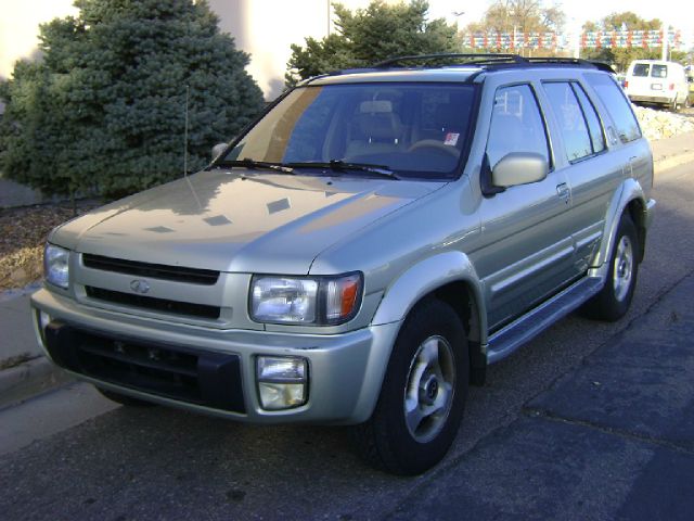 1999 Infiniti QX4 Base
