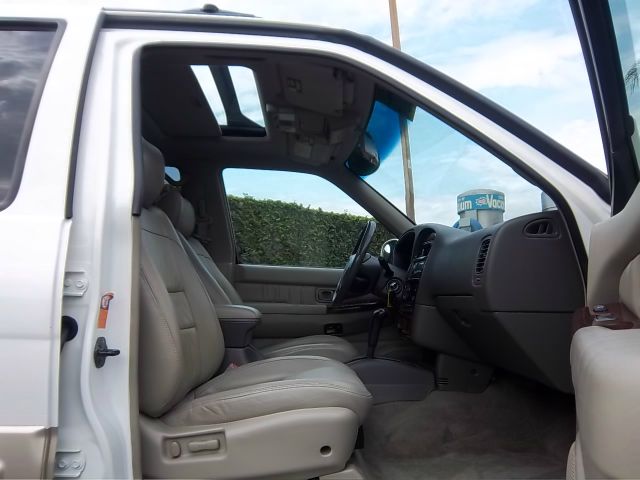 2000 Infiniti QX4 Base