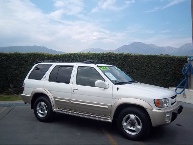2000 Infiniti QX4 Base