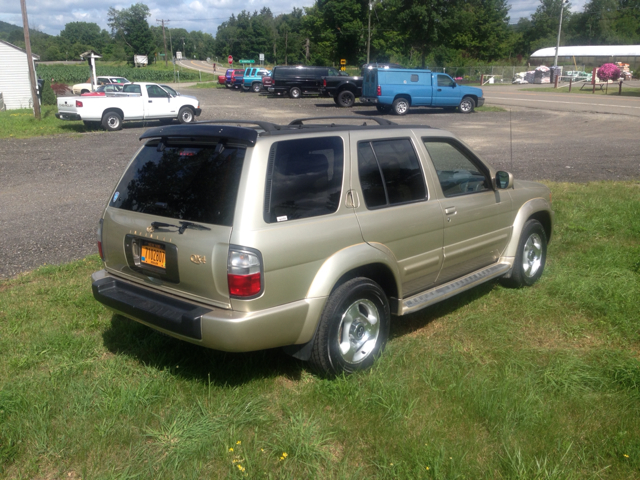 2000 Infiniti QX4 Base