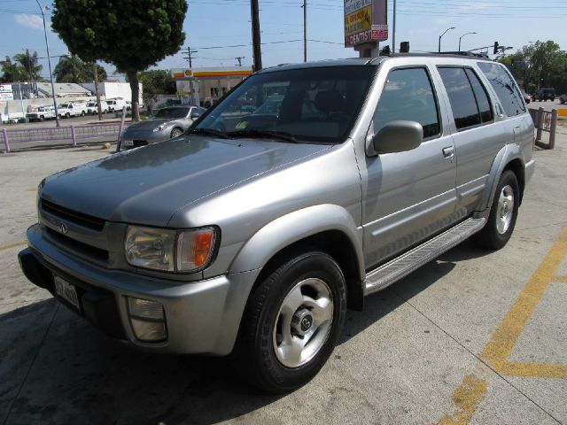 2000 Infiniti QX4 Base