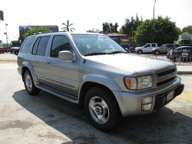 2000 Infiniti QX4 Base