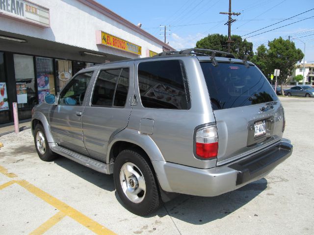 2000 Infiniti QX4 Base