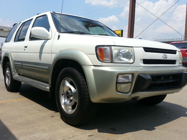 2000 Infiniti QX4 Base