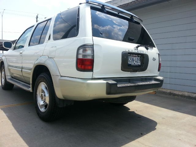 2000 Infiniti QX4 Base