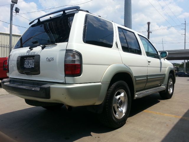 2000 Infiniti QX4 Base