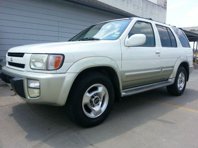 2000 Infiniti QX4 Base
