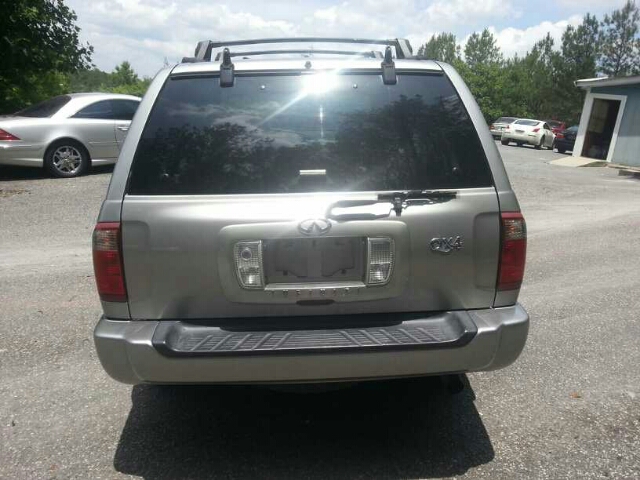 2001 Infiniti QX4 Base