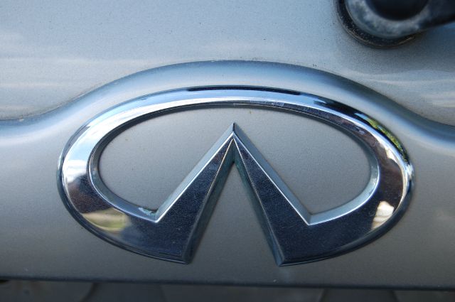 2001 Infiniti QX4 Ram 3500 Diesel 2-WD