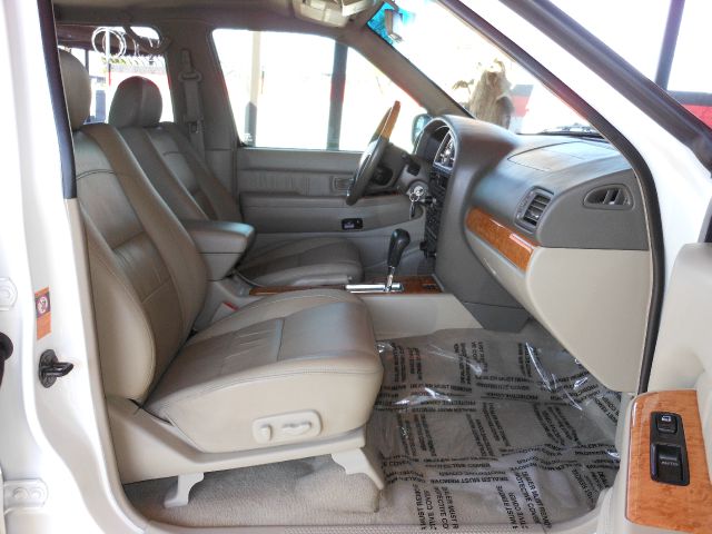 2001 Infiniti QX4 Ram 3500 Diesel 2-WD