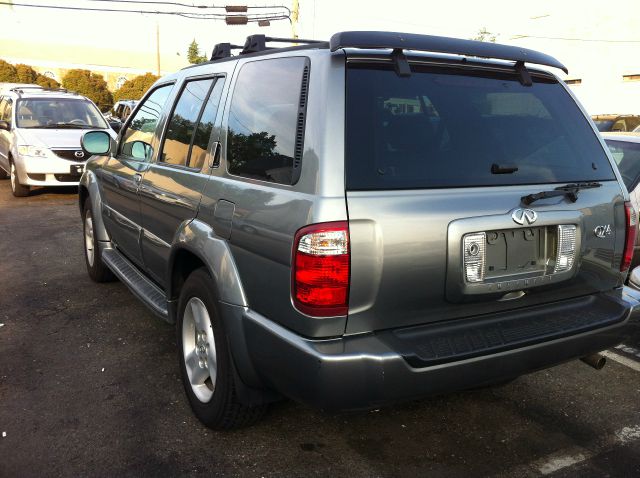 2003 Infiniti QX4 Ram 3500 Diesel 2-WD