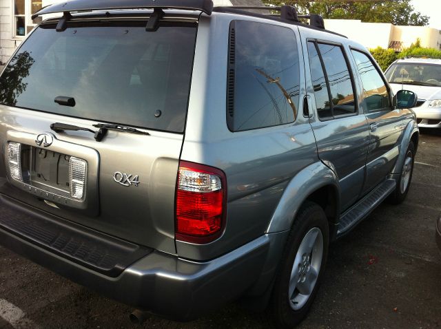 2003 Infiniti QX4 Ram 3500 Diesel 2-WD