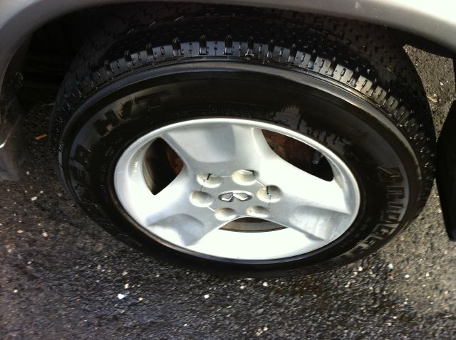 2003 Infiniti QX4 Ram 3500 Diesel 2-WD