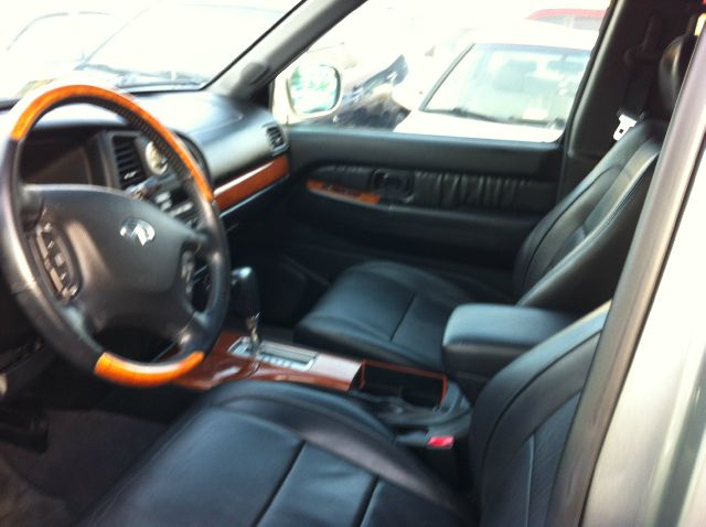 2003 Infiniti QX4 Ram 3500 Diesel 2-WD