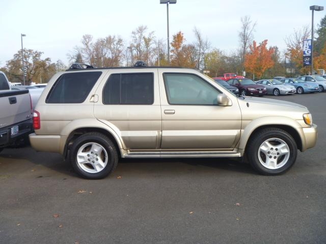 2003 Infiniti QX4 Base