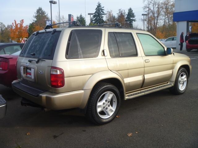2003 Infiniti QX4 Base