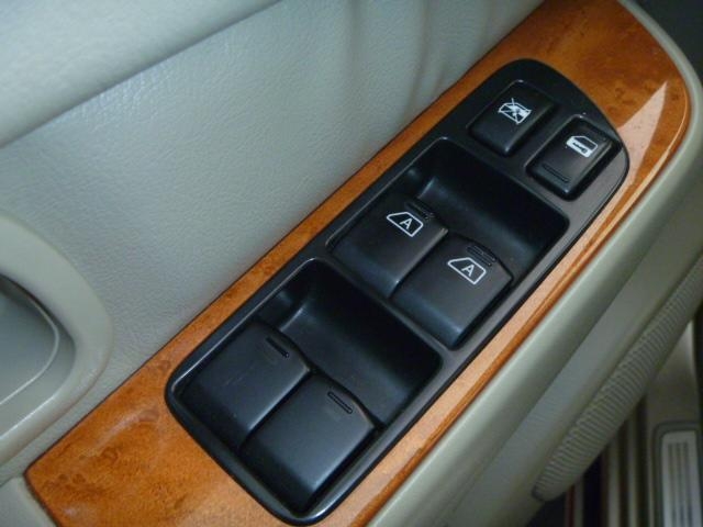 2003 Infiniti QX4 Base