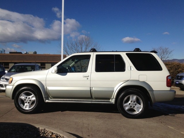 2003 Infiniti QX4 Base