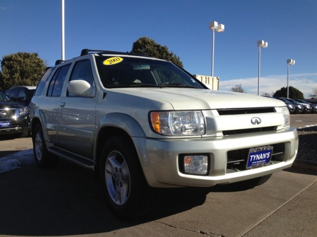 2003 Infiniti QX4 Base