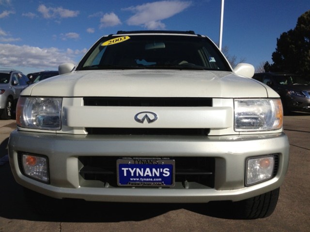 2003 Infiniti QX4 Base