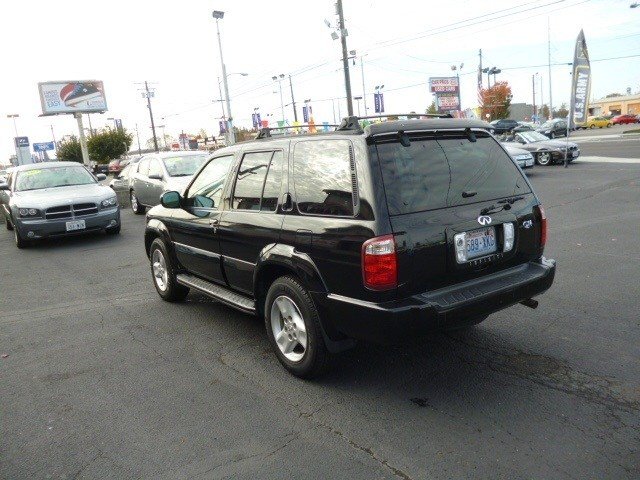 2003 Infiniti QX4 Base
