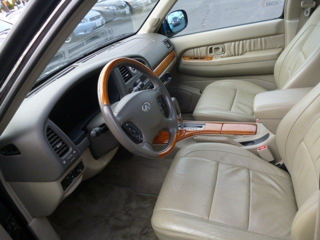 2003 Infiniti QX4 Base