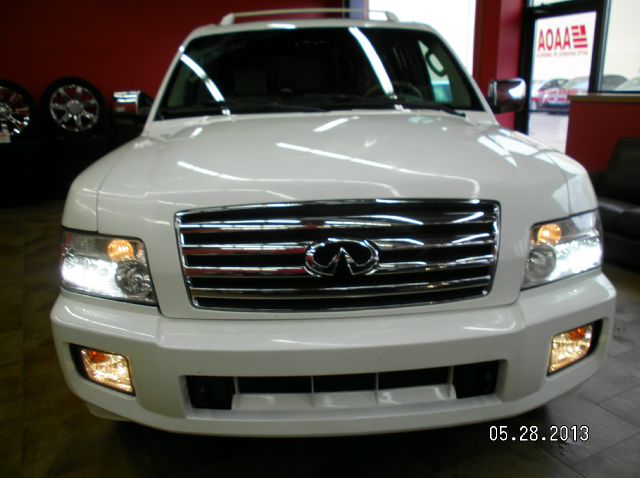 2004 Infiniti QX56 EX - DUAL Power Doors