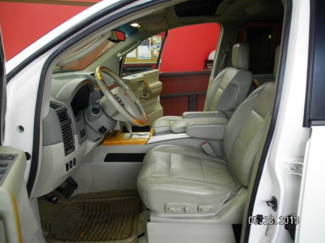 2004 Infiniti QX56 EX - DUAL Power Doors