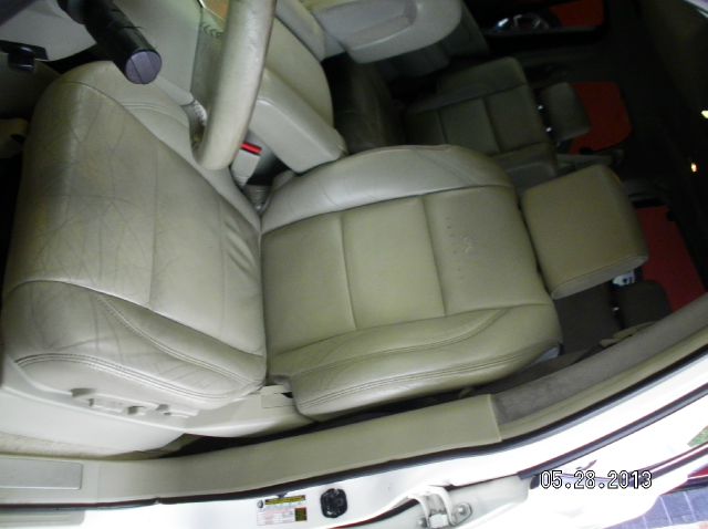 2004 Infiniti QX56 EX - DUAL Power Doors
