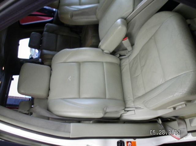 2004 Infiniti QX56 EX - DUAL Power Doors
