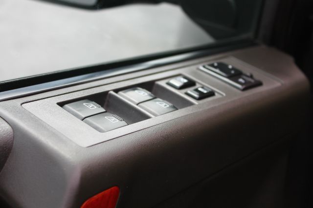 2006 Infiniti QX56 EX - DUAL Power Doors