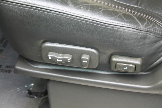 2006 Infiniti QX56 EX - DUAL Power Doors