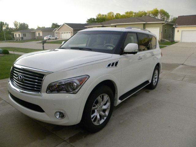 2011 Infiniti QX56 Ram 3500 Diesel 2-WD