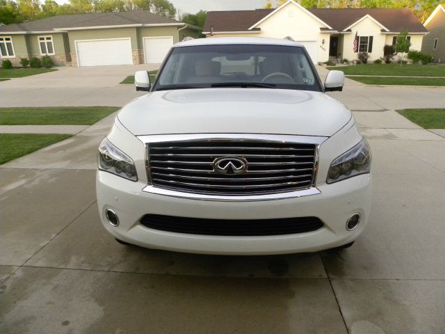 2011 Infiniti QX56 Ram 3500 Diesel 2-WD