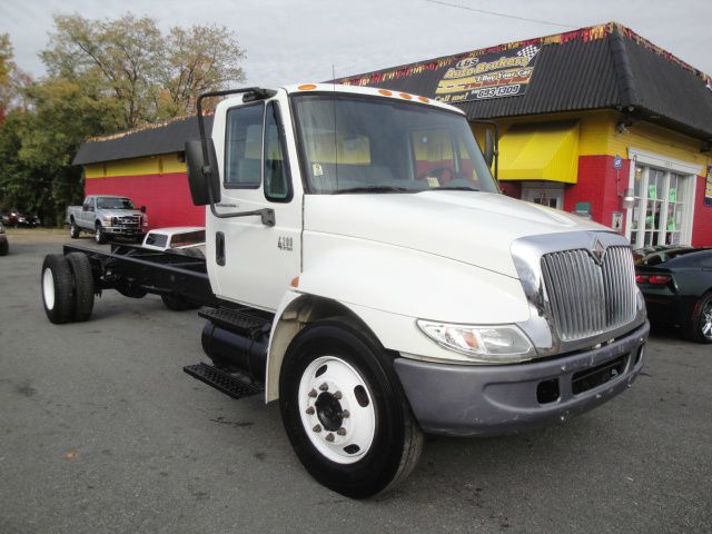 2005 International 4200 SLT Loaded